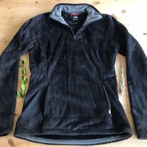 Black Northface Pull Over